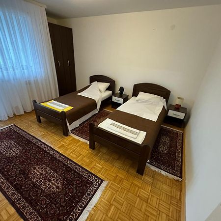 Apartment Share Sarajevo Bagian luar foto